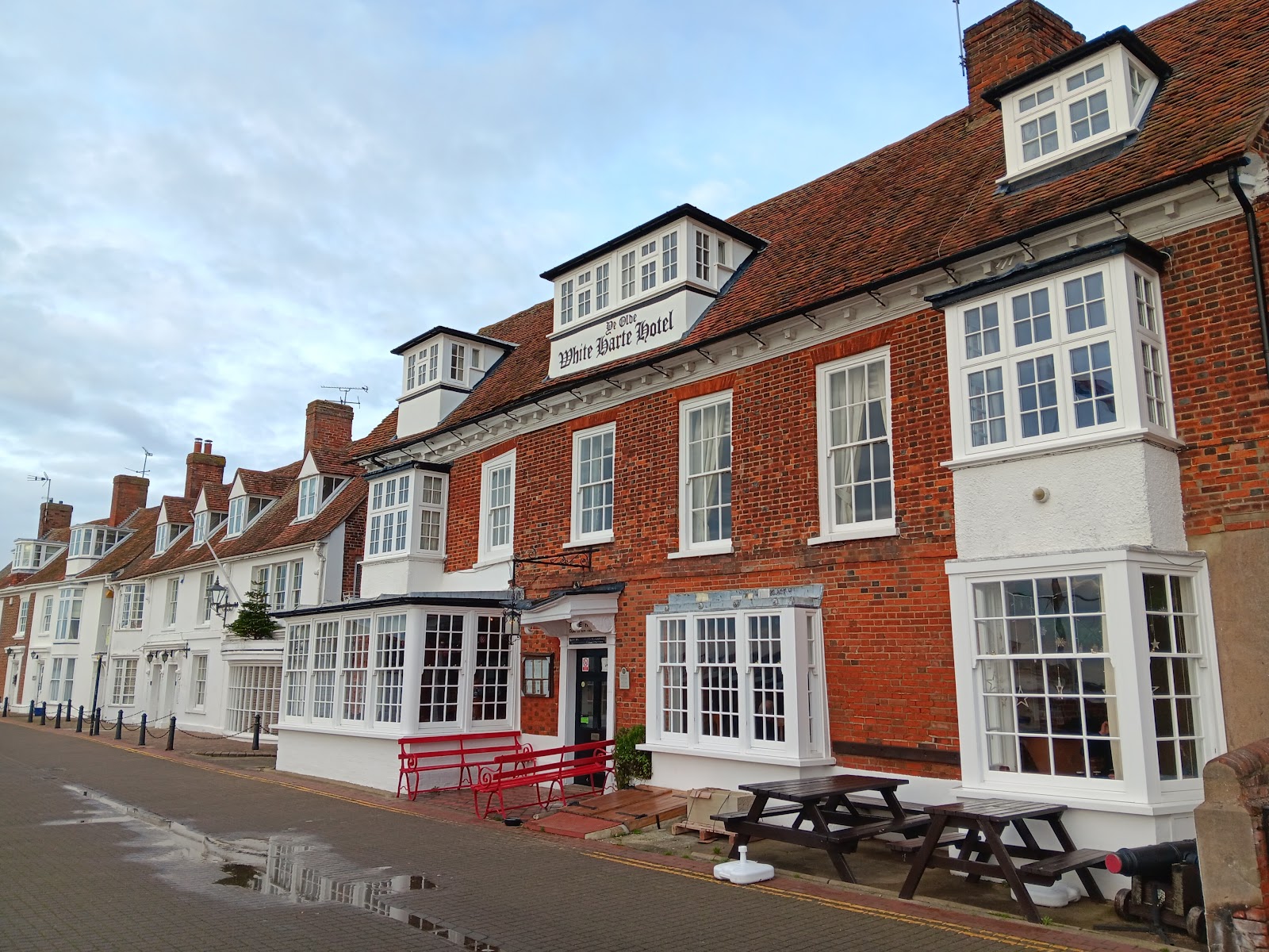 Ye Olde White Harte Hotel