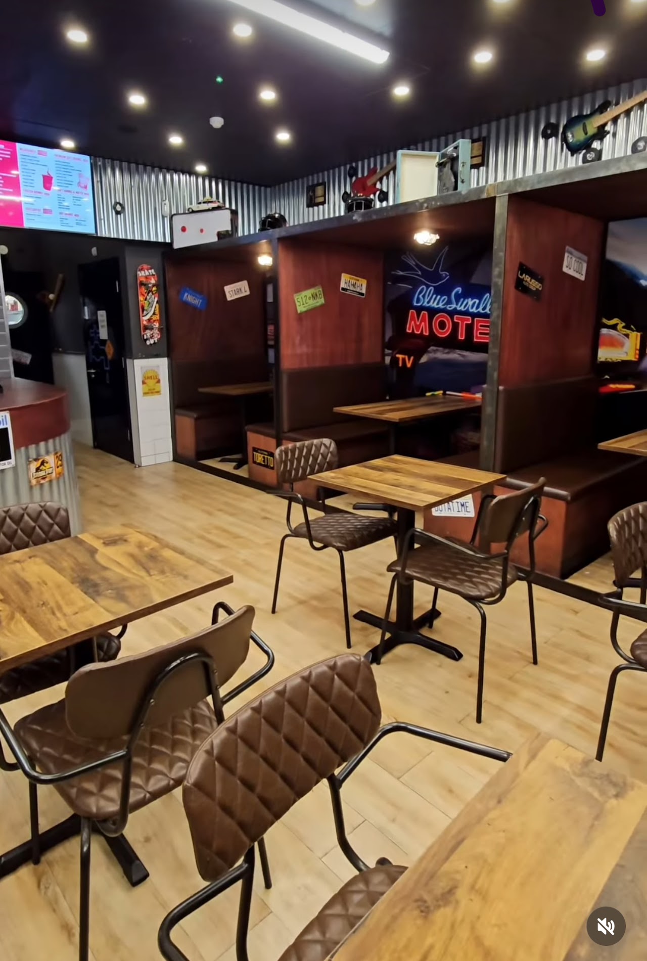12th Street Burgers & Shakes - Dynamite Wings
