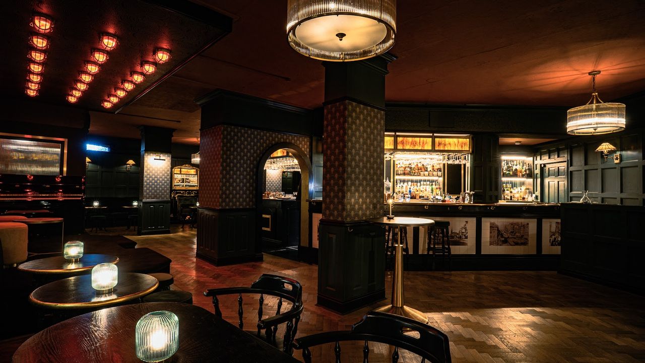 135 Bar & Lounge