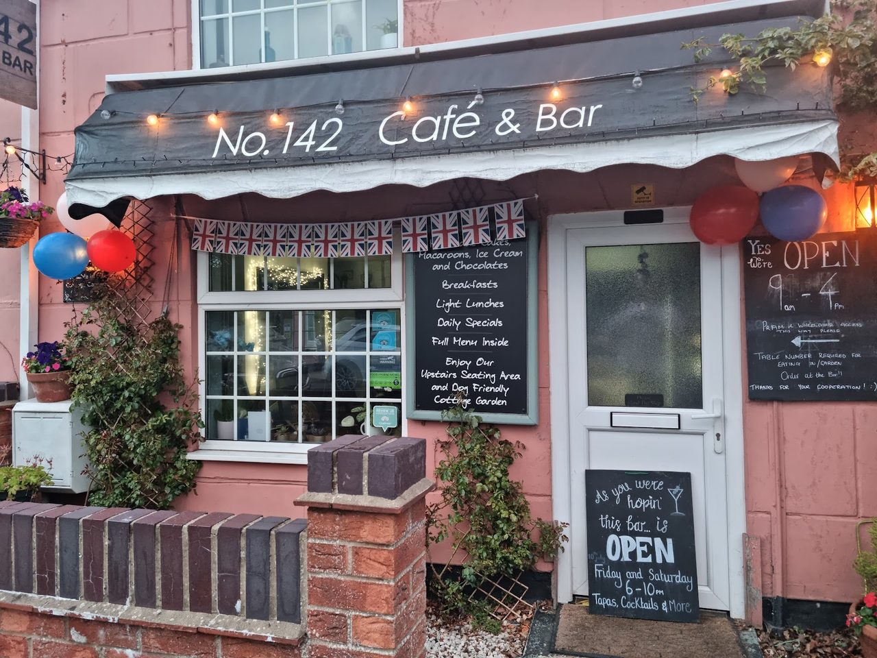 142 Cafe And Bar