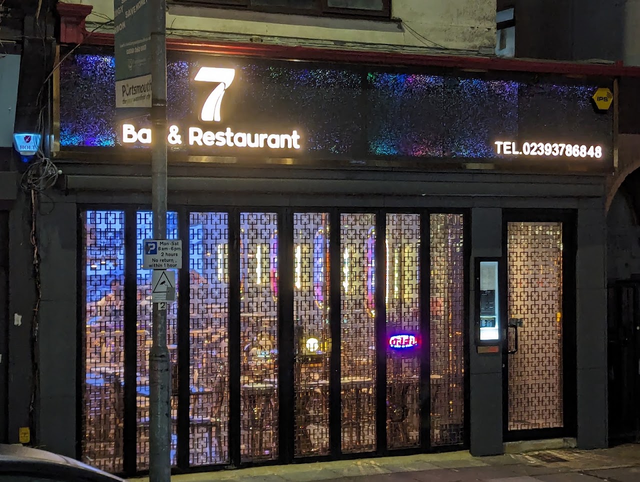 7 Bar & Restaurant