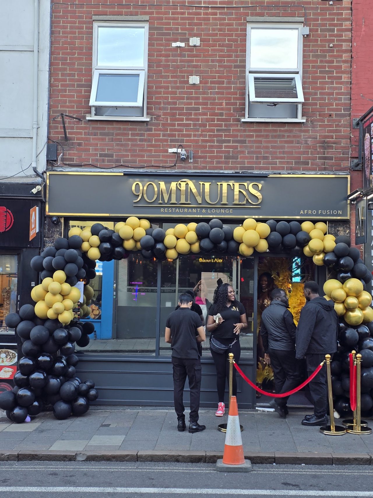 90 Minutes Restaurant & Lounge
