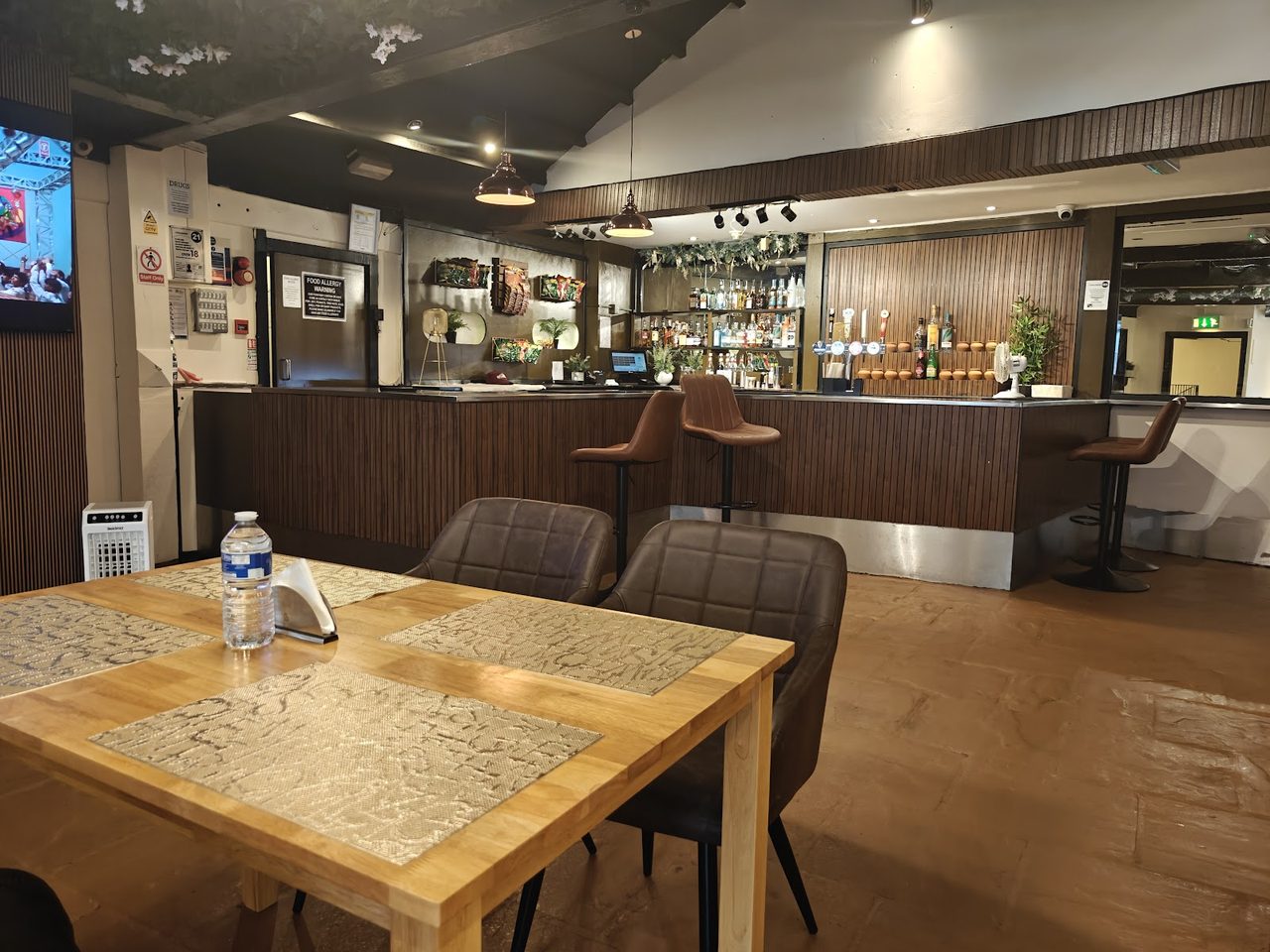 90's Mix Restaurant And Bar Ltd