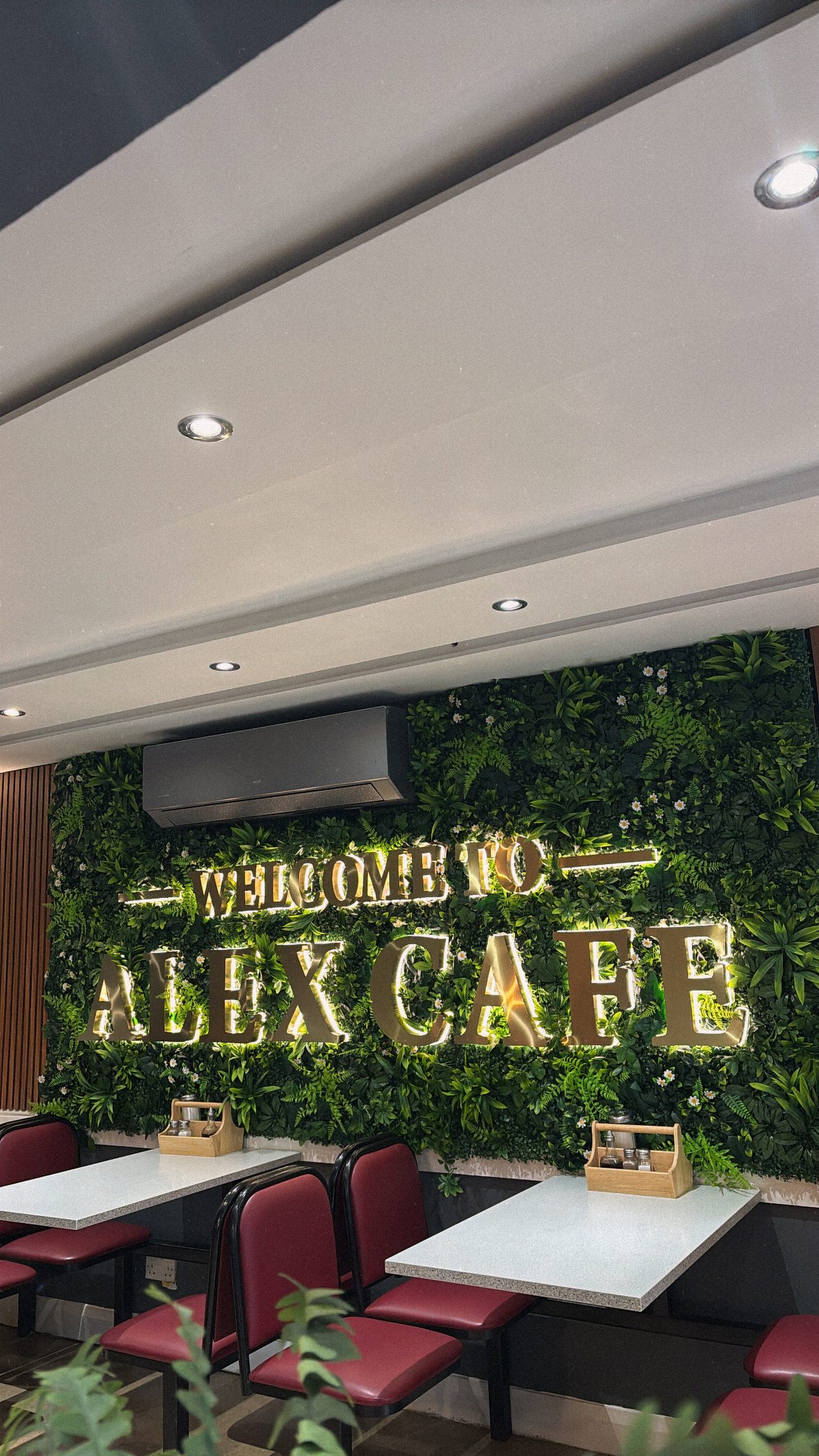 Alex Café