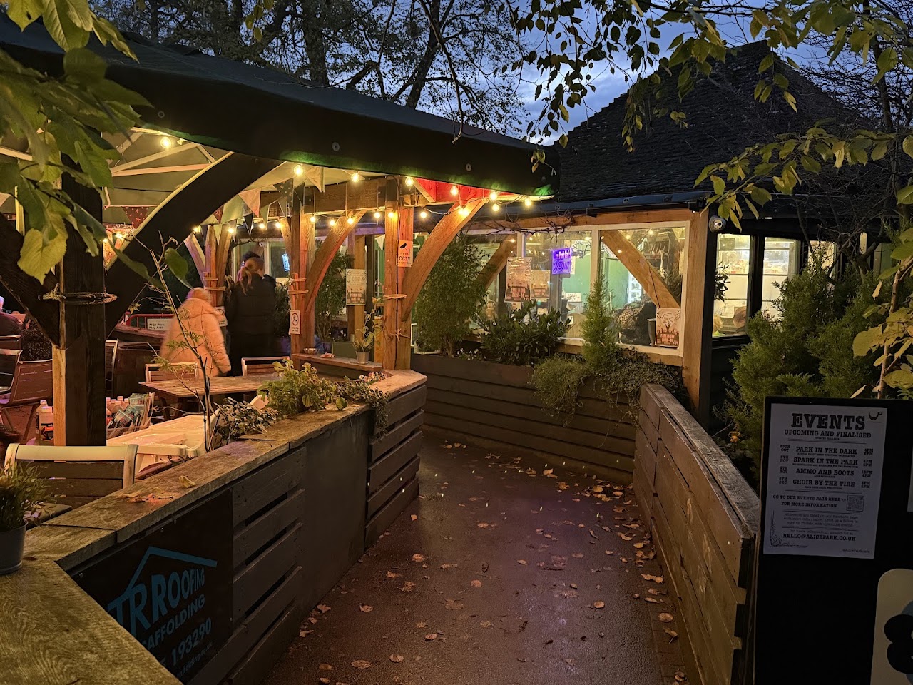 Alice Park Cafe / Alice Moves