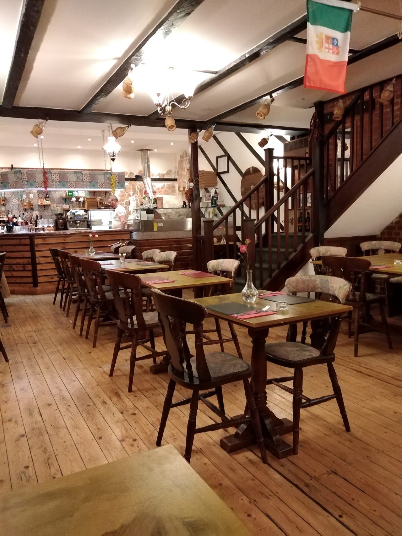 AMALFI RESTAURANT & PIZZERIA