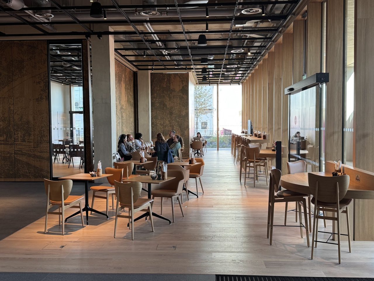 Amenities Hub Restaurant / Cafe