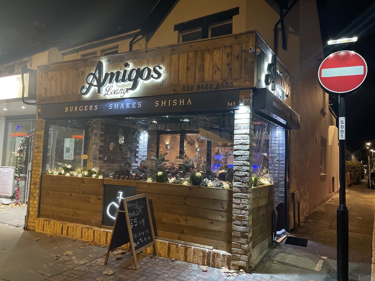 Amigos Burger Lounge