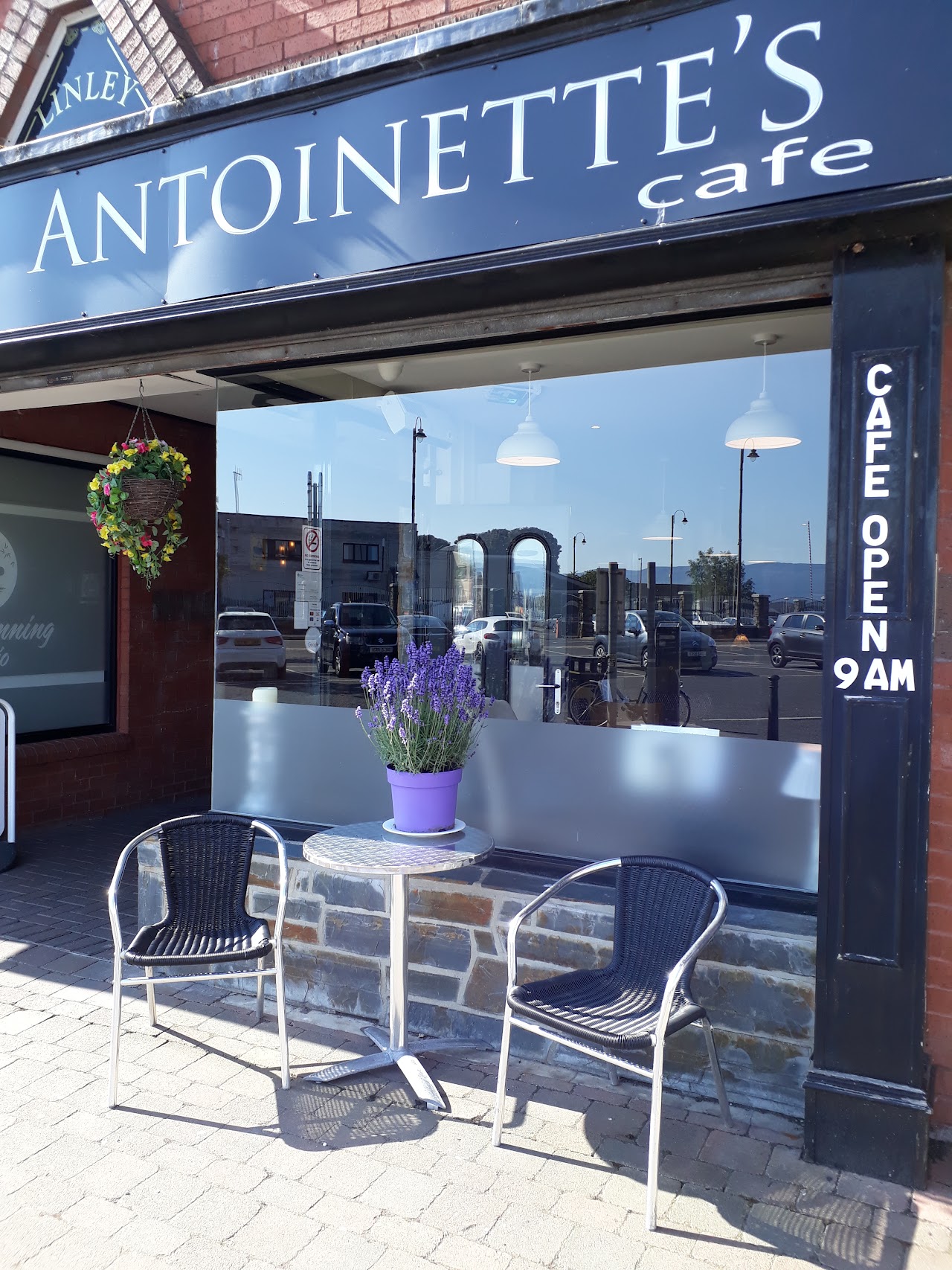 Antoinette’s Cafe