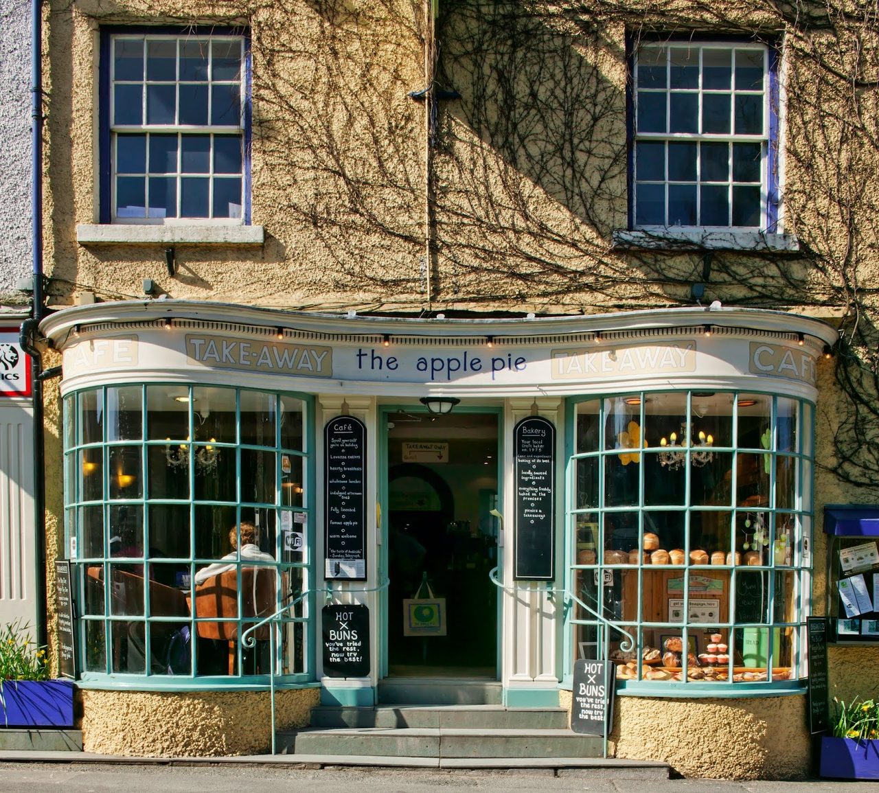 Apple Pie Cafe & Bakery