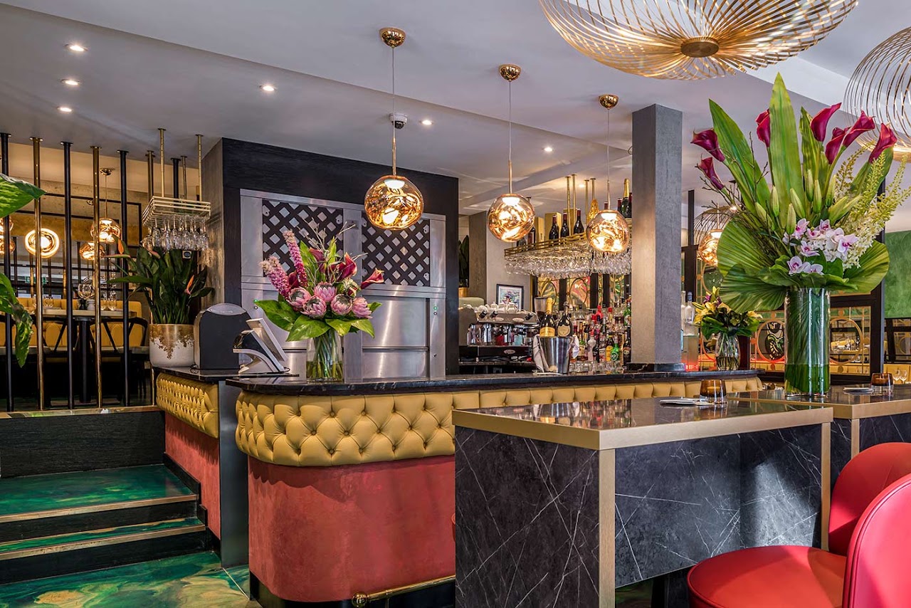 Aqua Bar & Grill