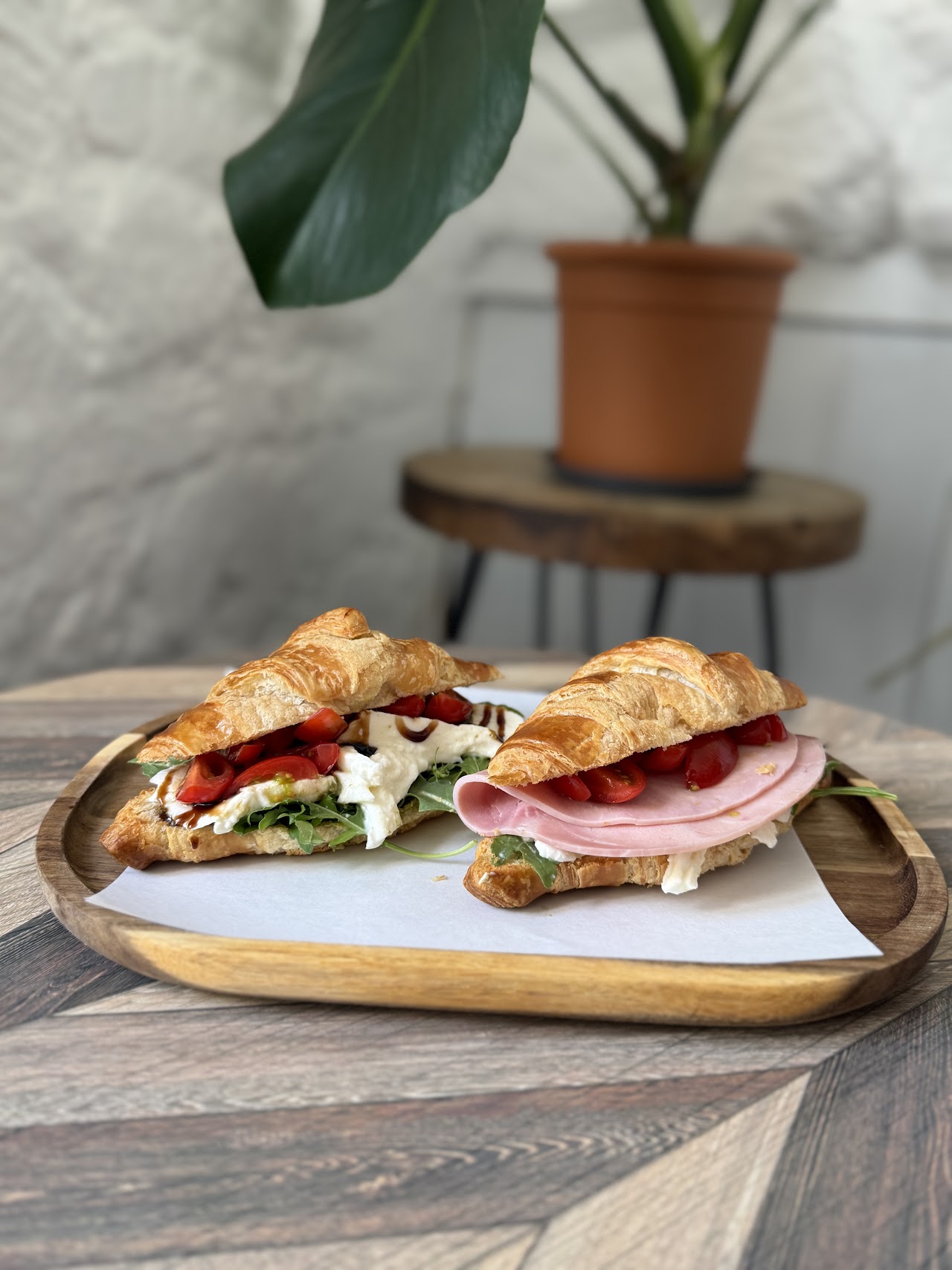 Arlo's by C.J Coffee