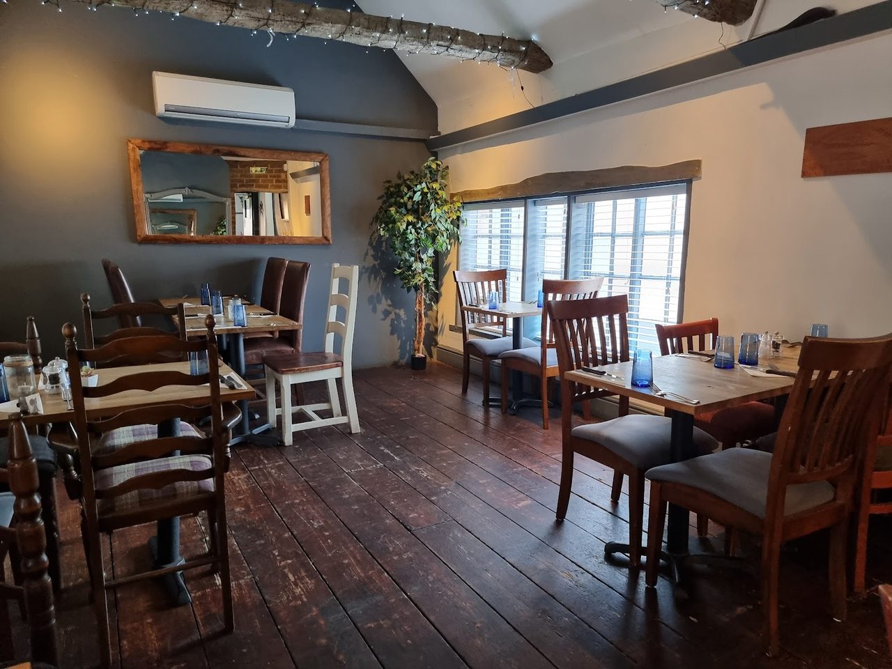 Artisan Bar and Grill