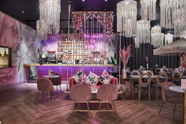 Ava's Cafe & Bar