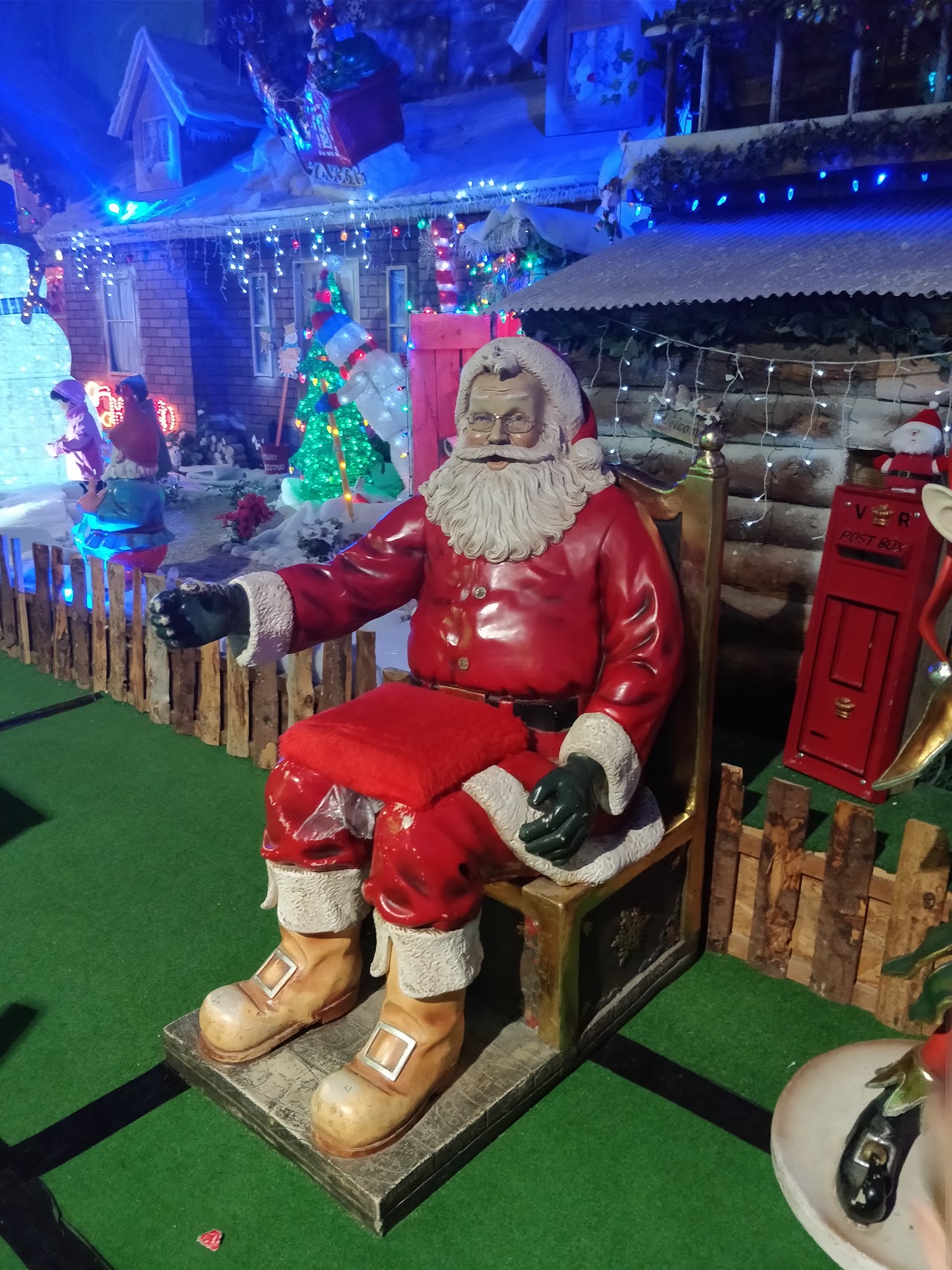 B A Christmas Store
