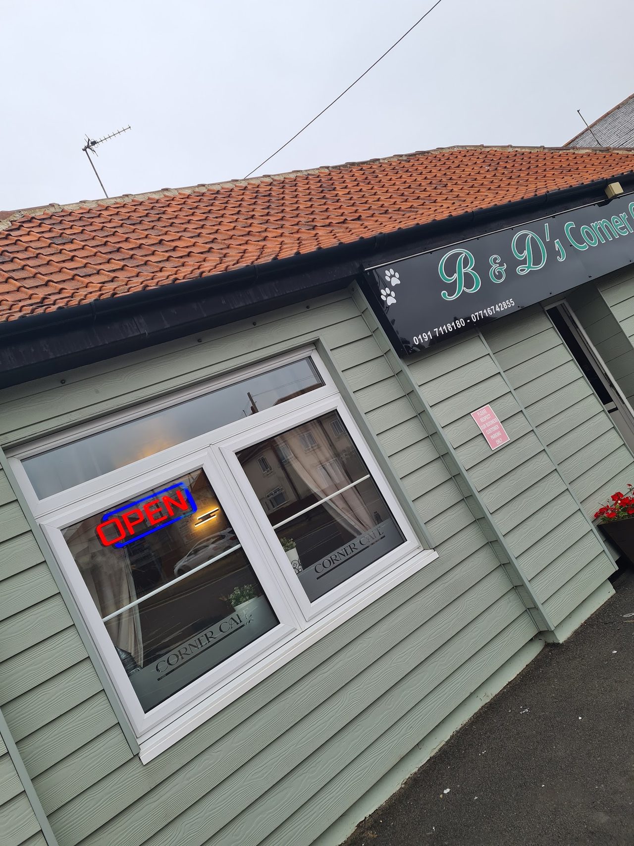 B & D's Corner Cafe