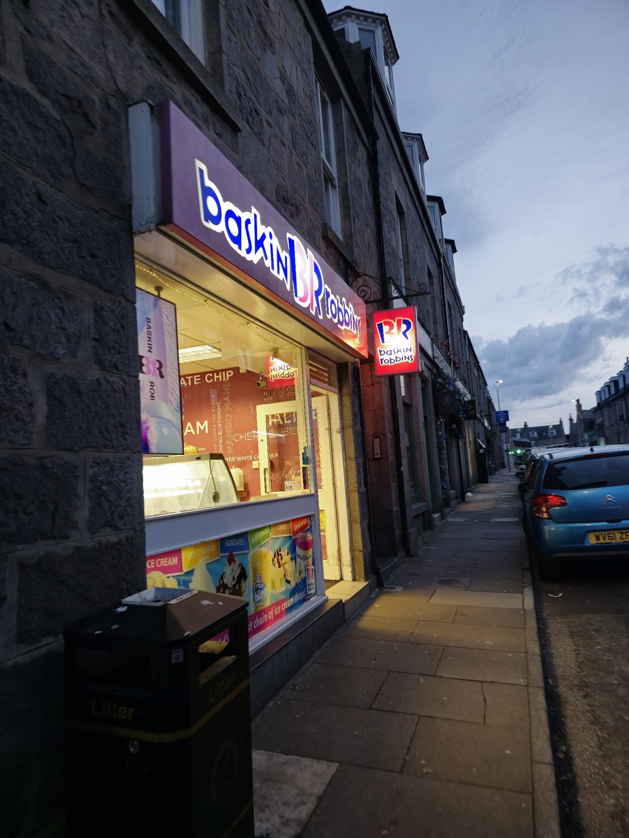 BASKIN ROBBINS