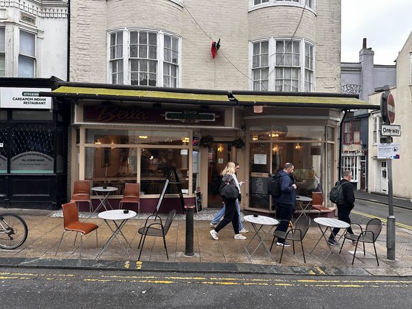 Bella Bar & Restaurant
