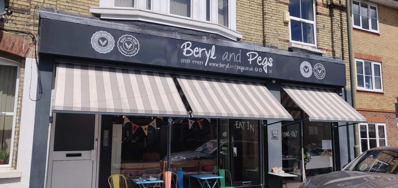 Beryl And Pegs