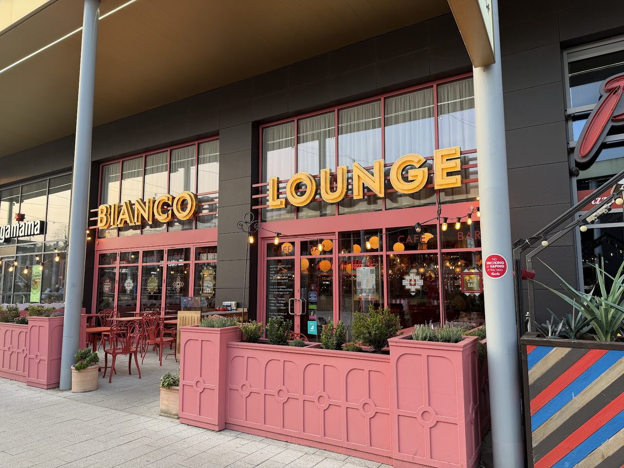 Bianco Lounge