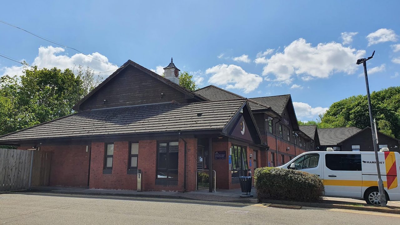 Birmingham Oldbury (M5 J2) Premier Inn
