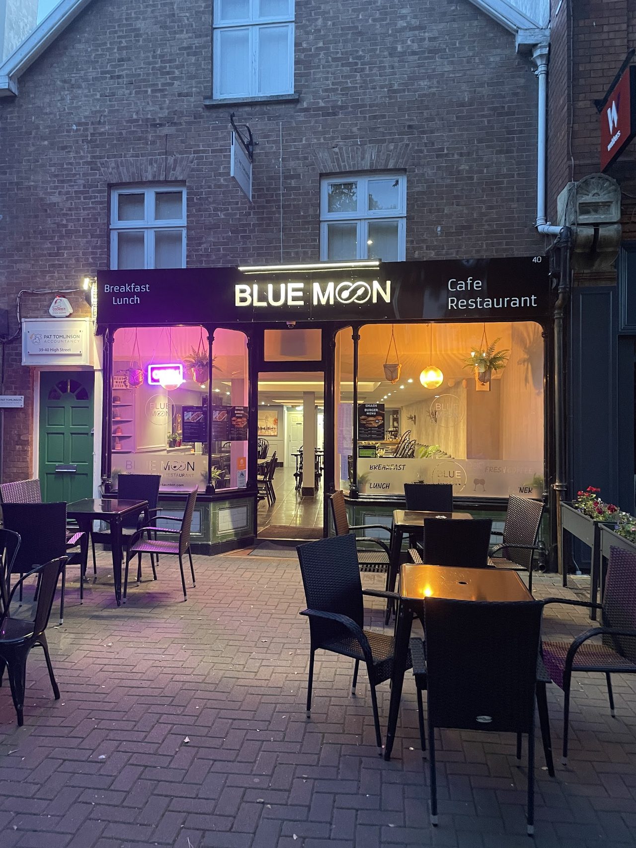 Blue Moon Cafe & Restaurant