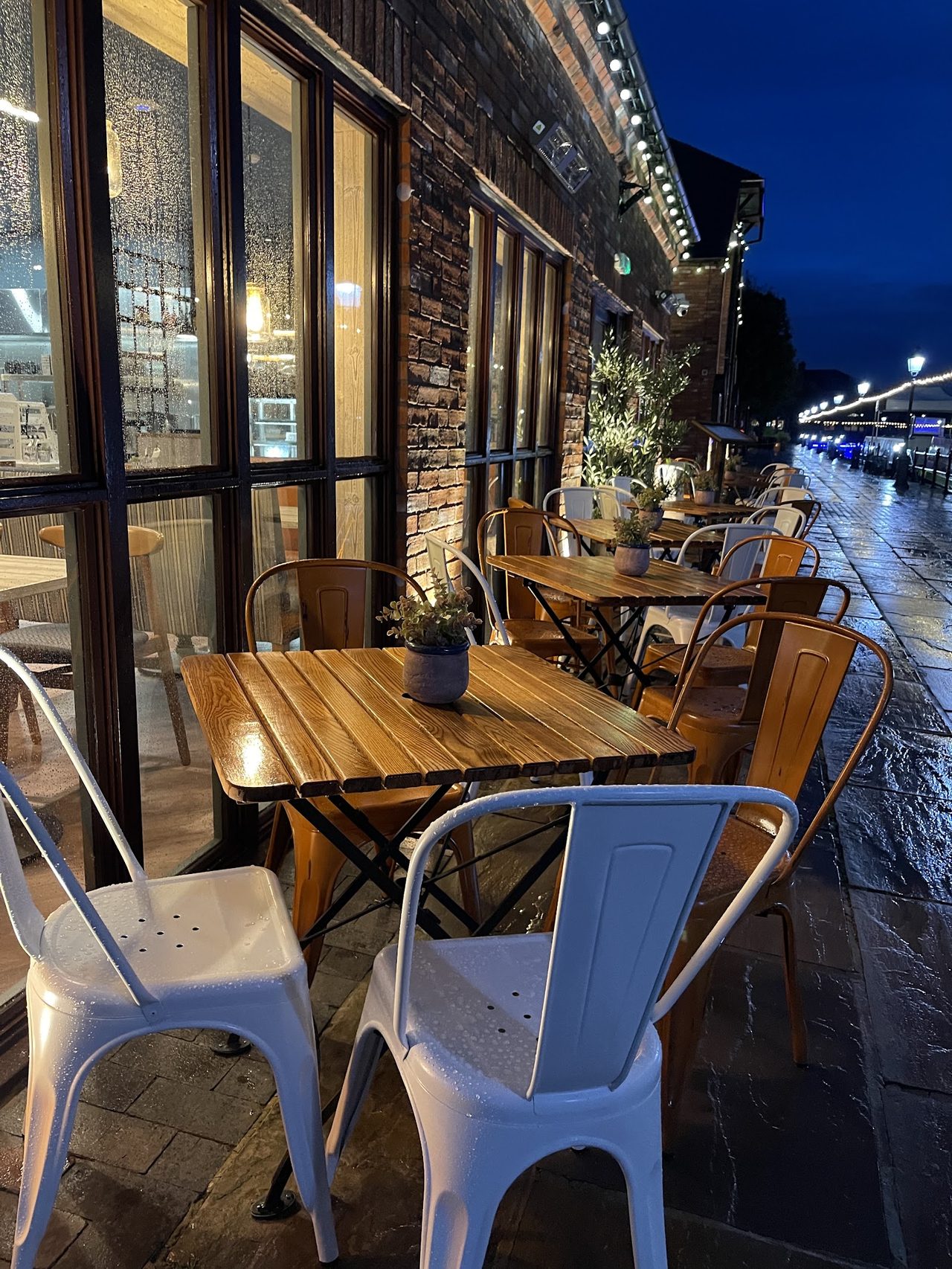 BOAT HOUSE KITCHEN & BAKERY BY POM'S