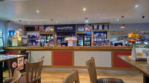 Boathouse Bar & Restaurant