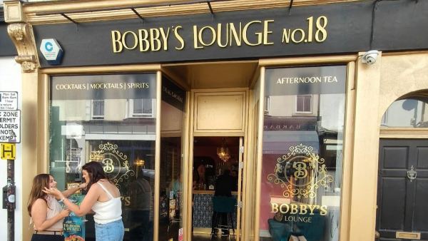 Bobbys Lounge
