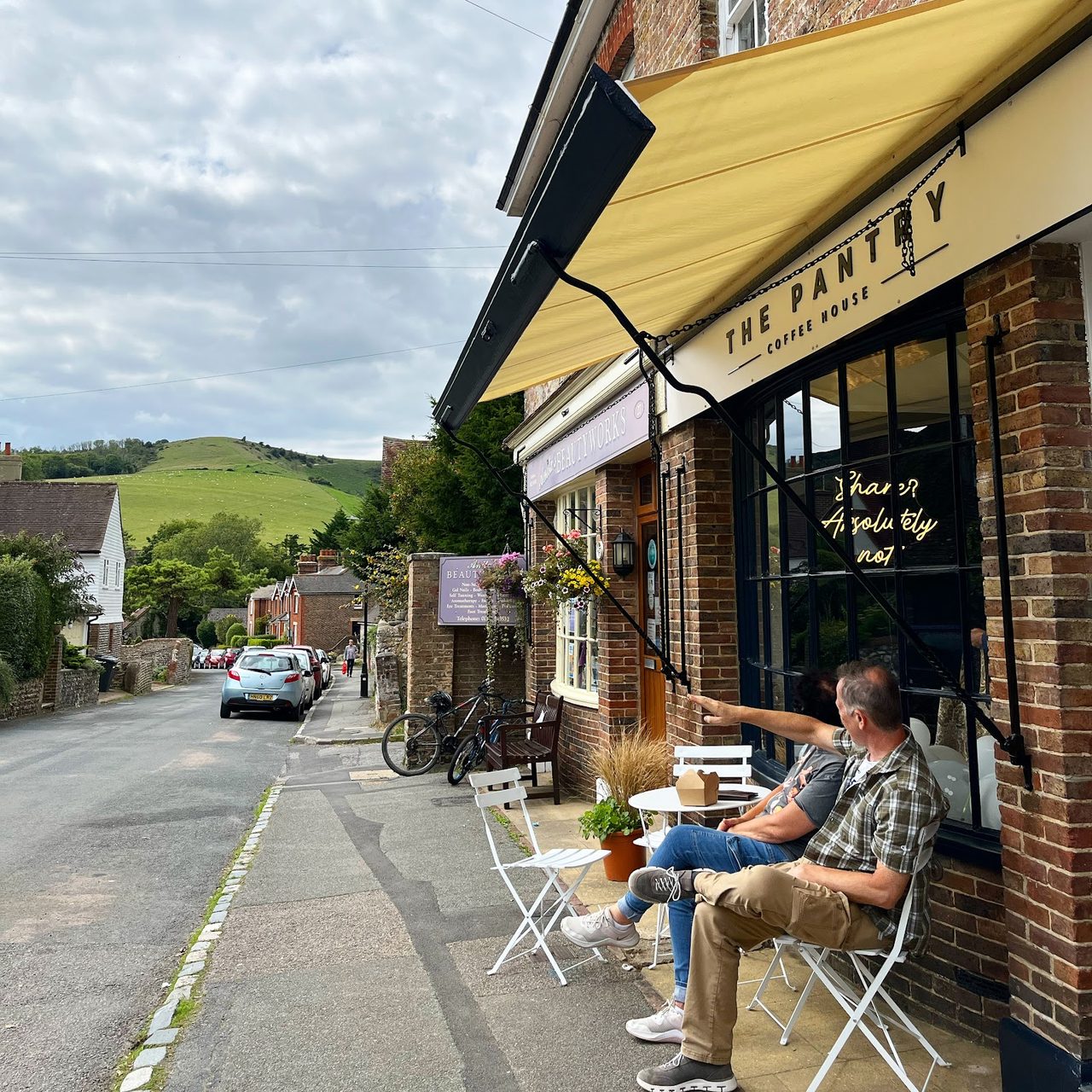 BOURNE OUT CAFE