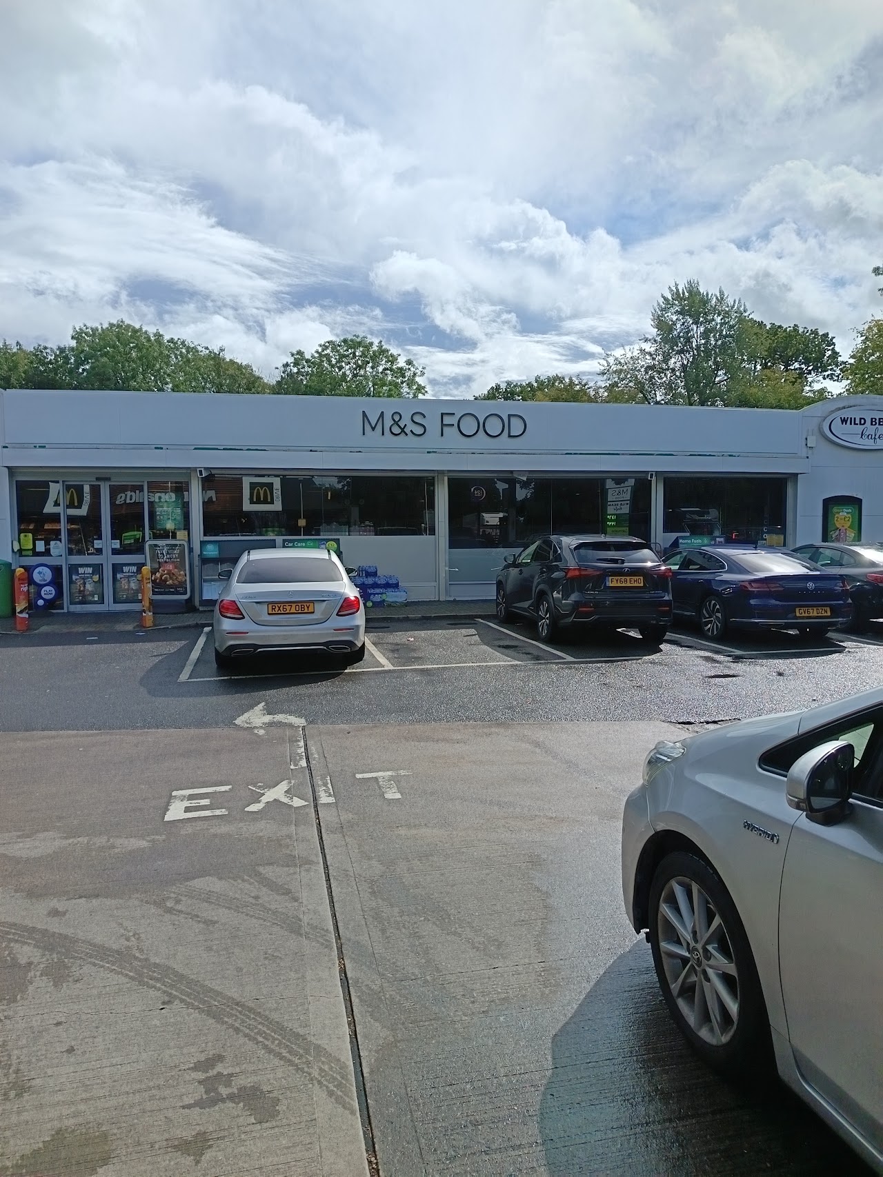 BP Gatwick South SF Connect - Wild Bean Cafe