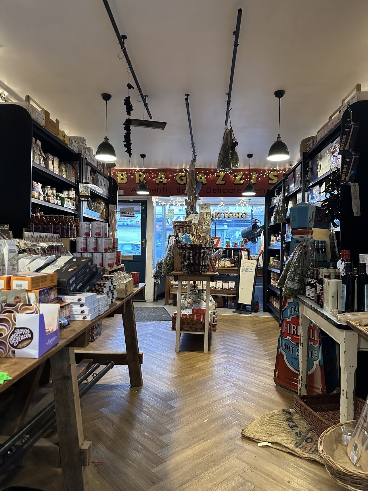 Bragazzis Delicatessen & Cafe
