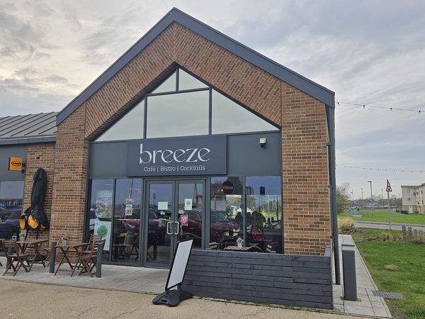 Breeze Lounge