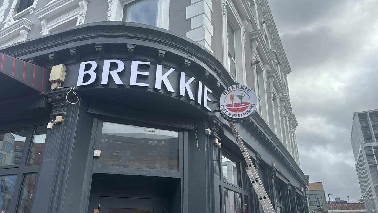 Brekkie Cafe & Restaurant