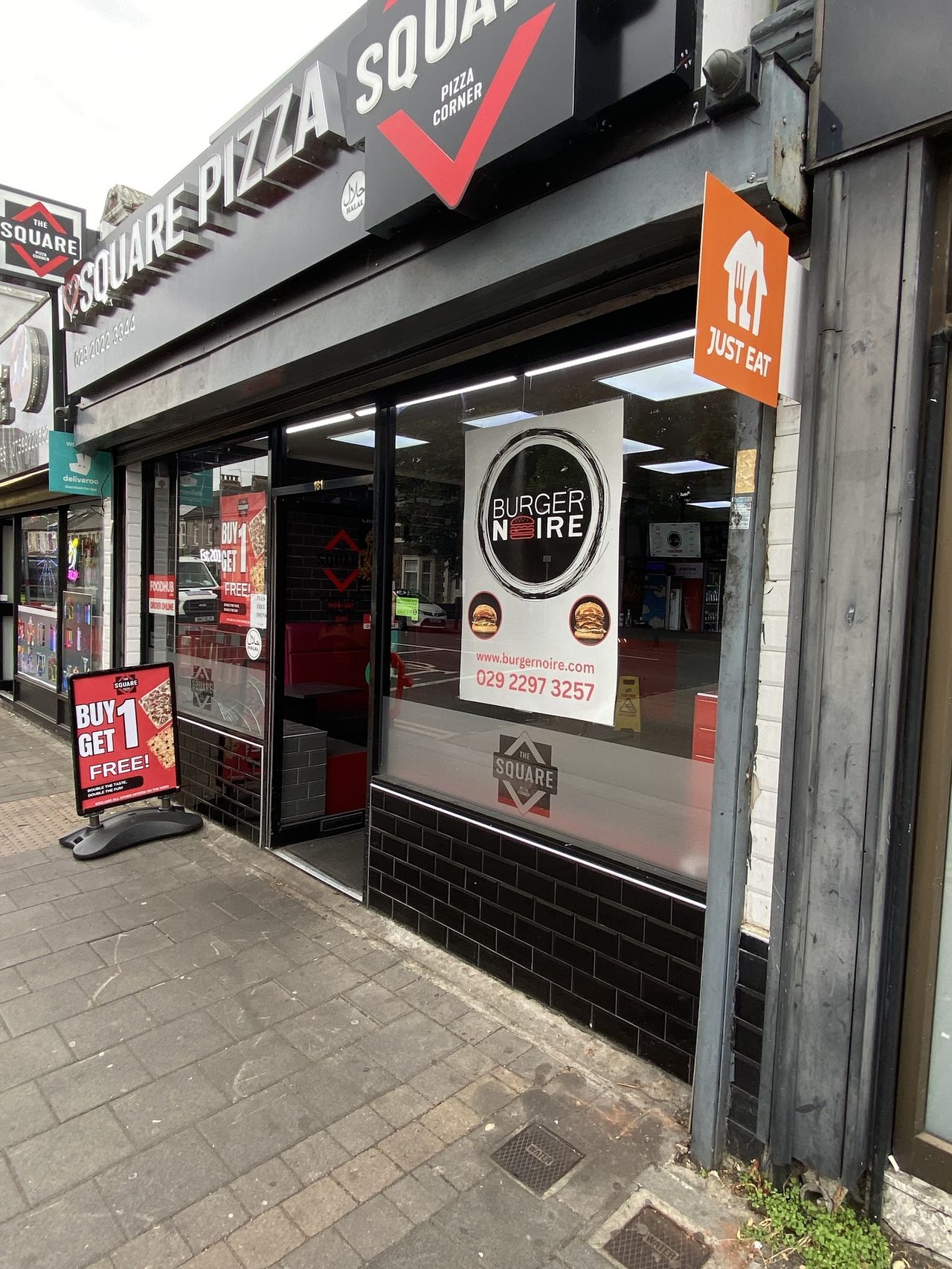 Burger noire/ square pizza corner