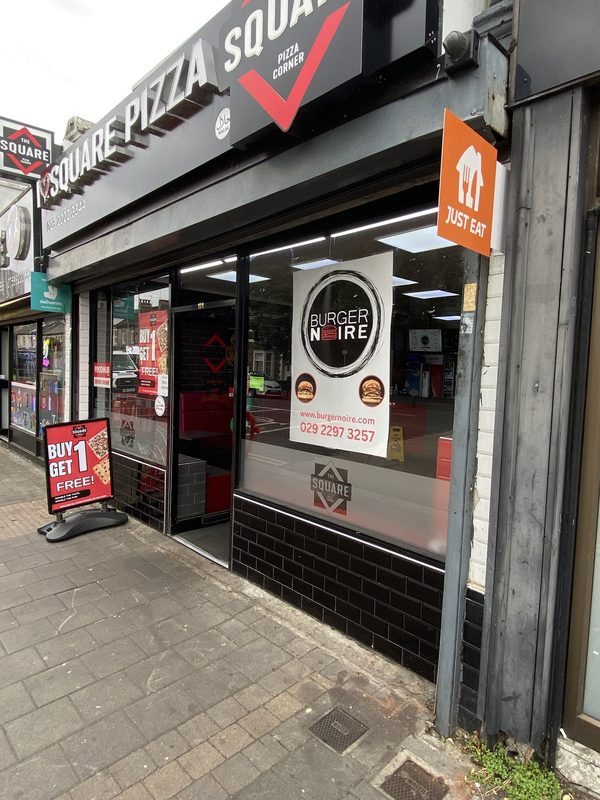 Burger noire/ square pizza corner
