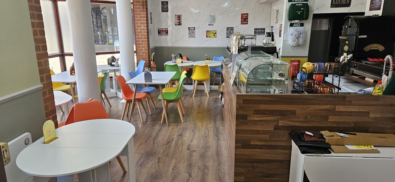 Cafe 16:15