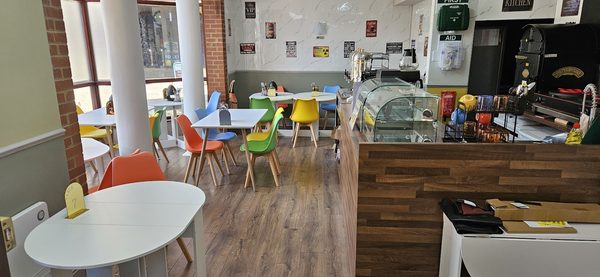 Cafe 16:15