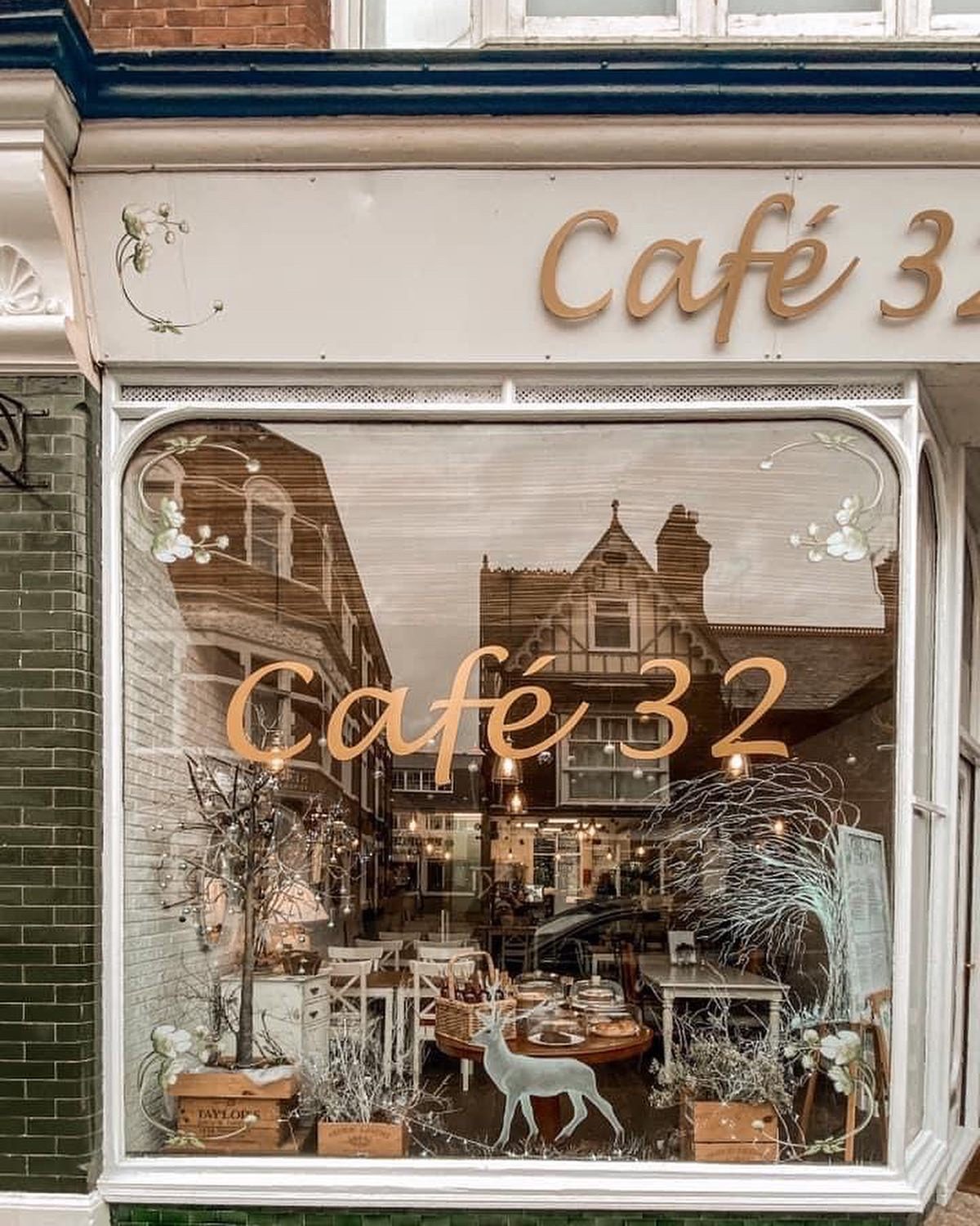 Cafe 32