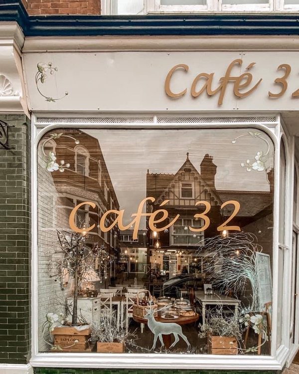 Cafe 32