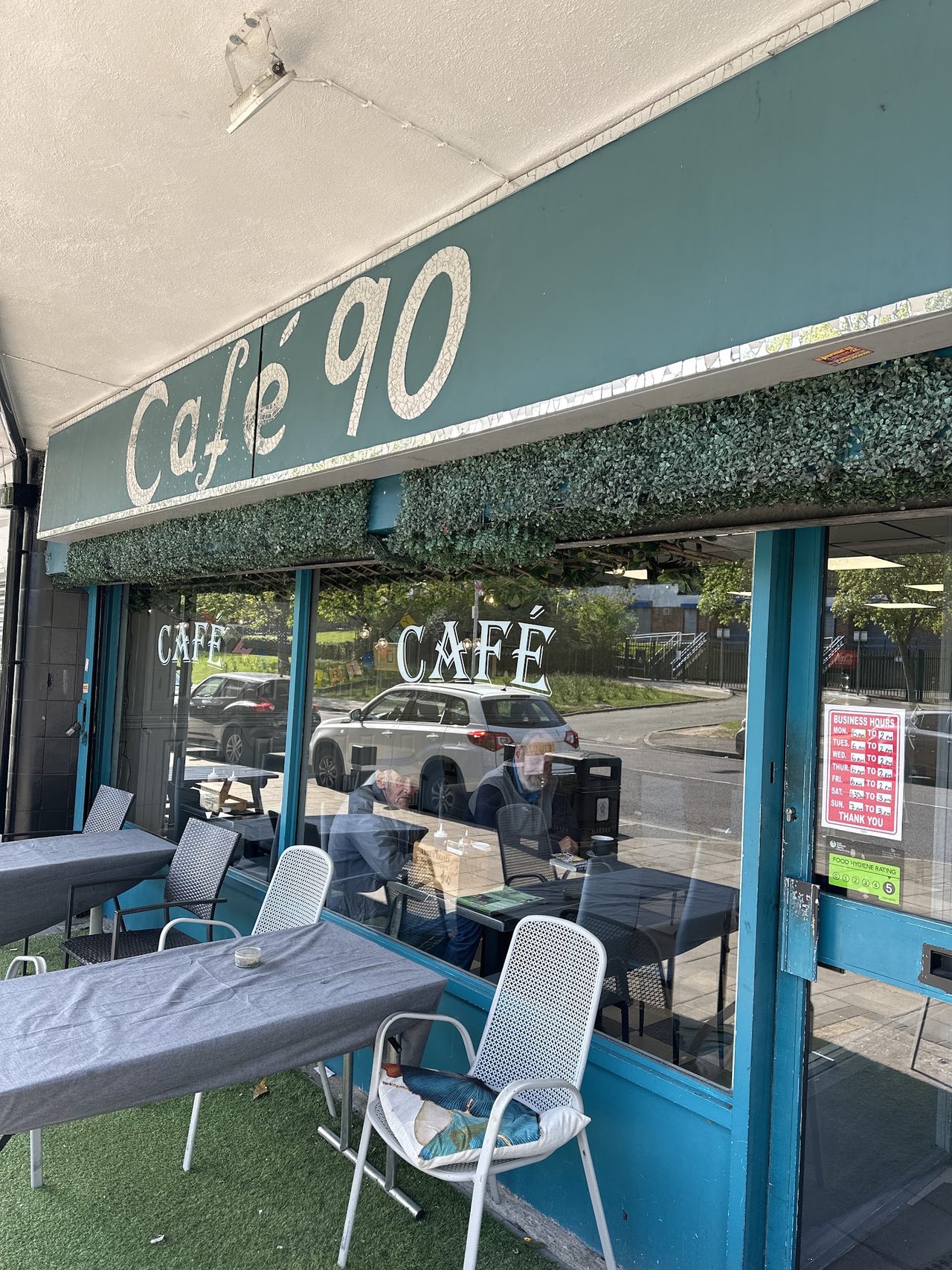 Cafe 90