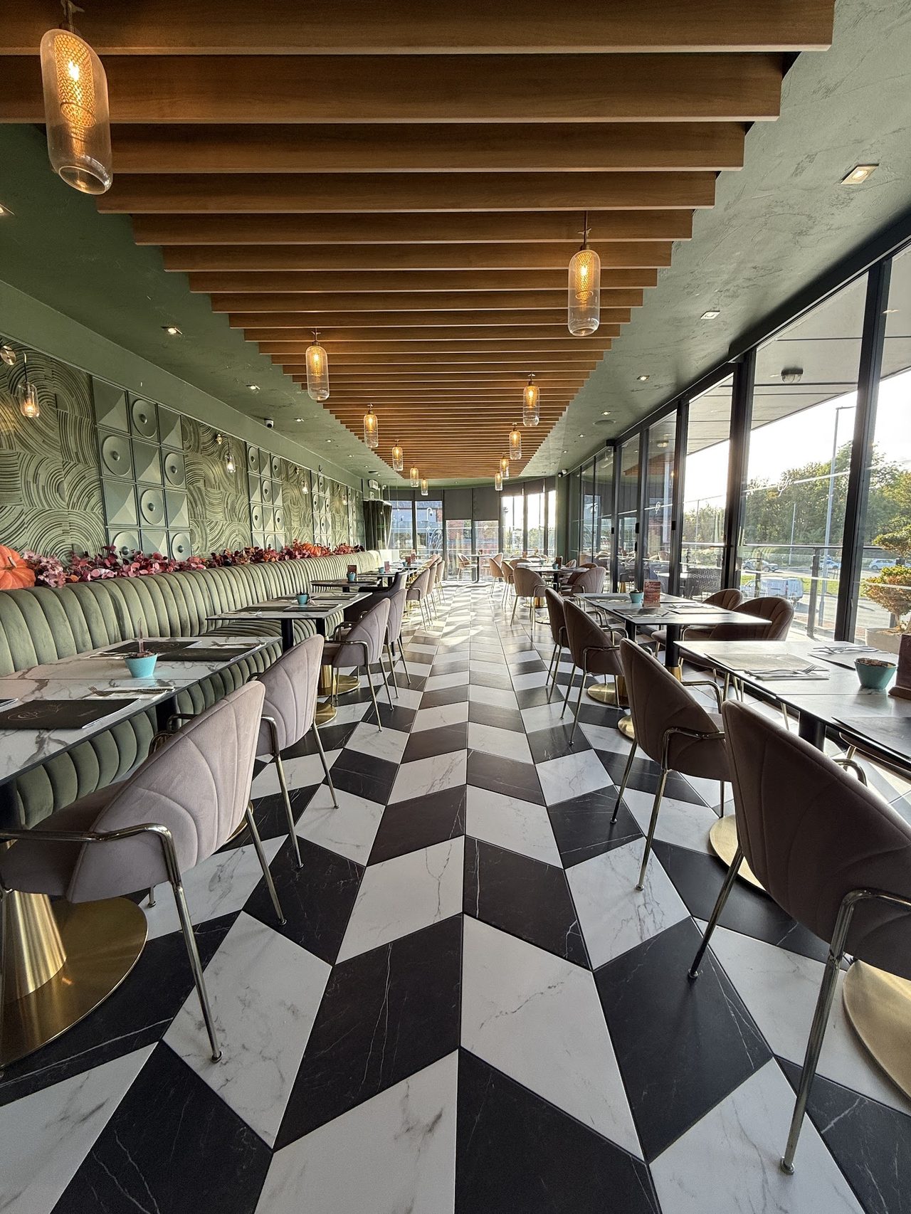 Cafe Capri Lounge