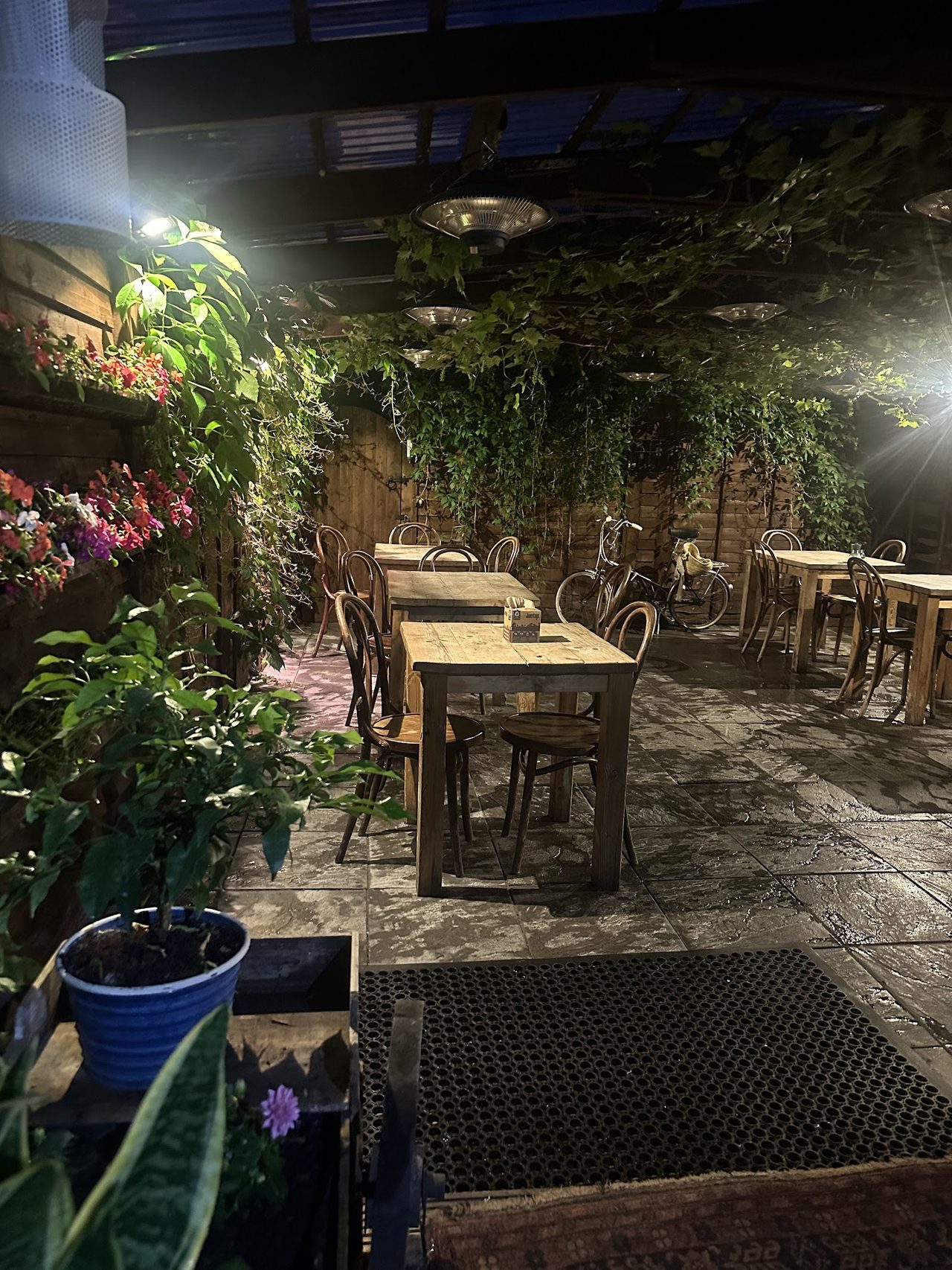 Cafe Chic