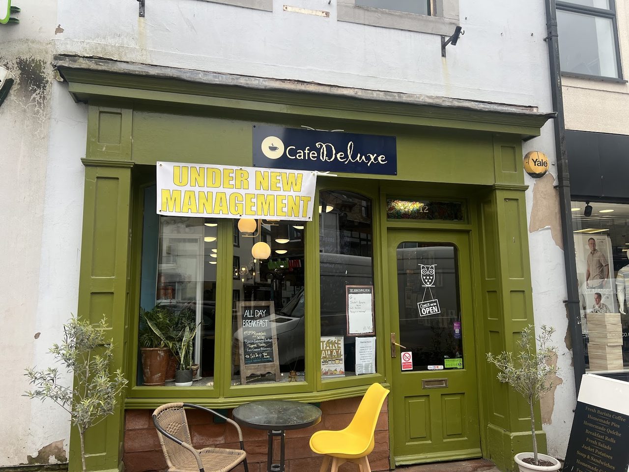 Cafe Deluxe