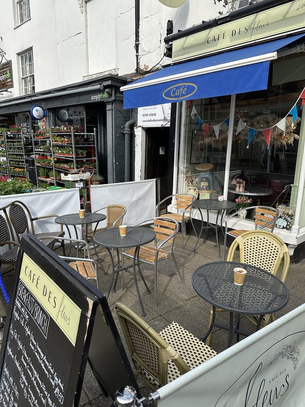 Cafe Des Fleurs