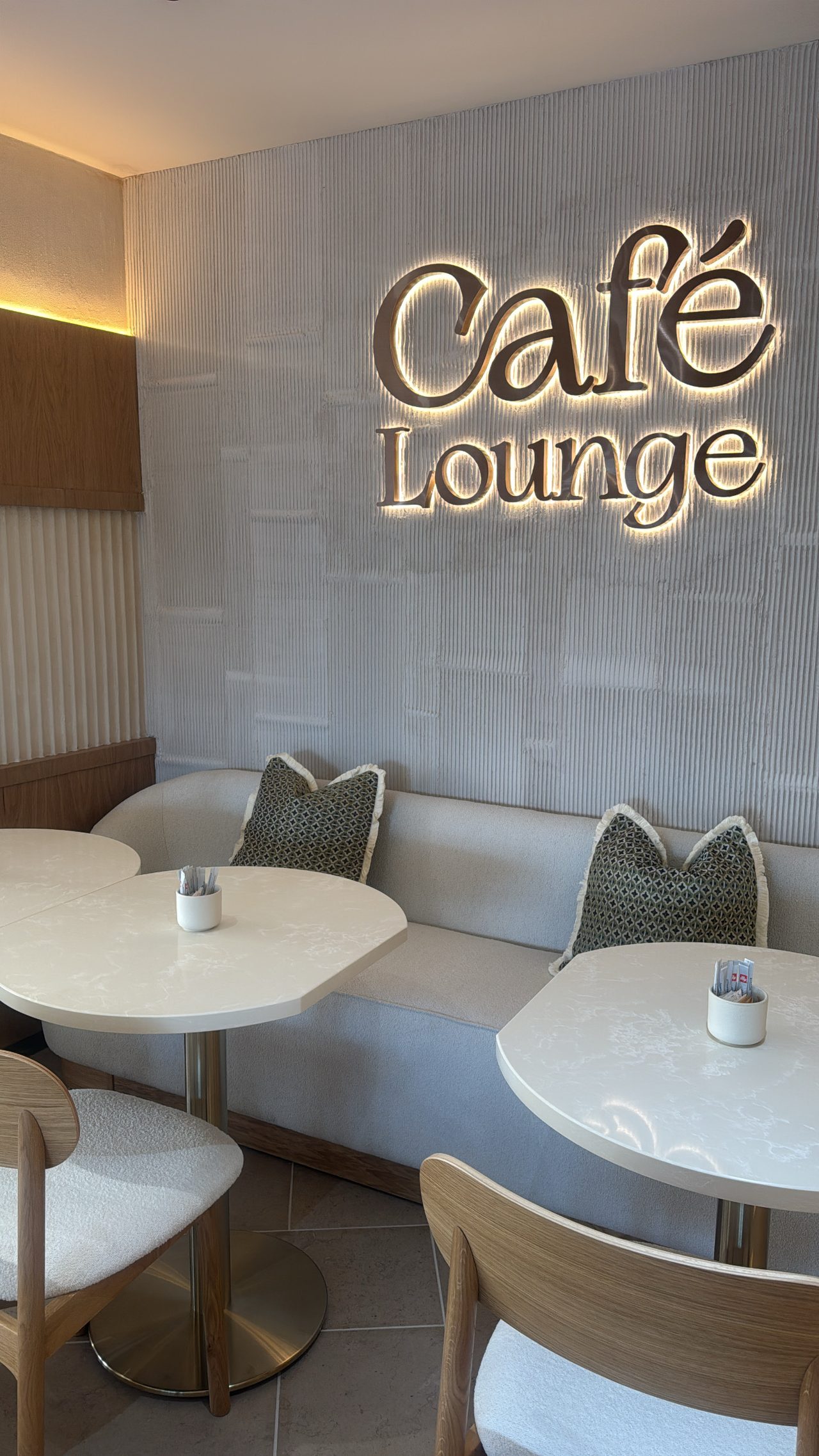 Cafe Lounge