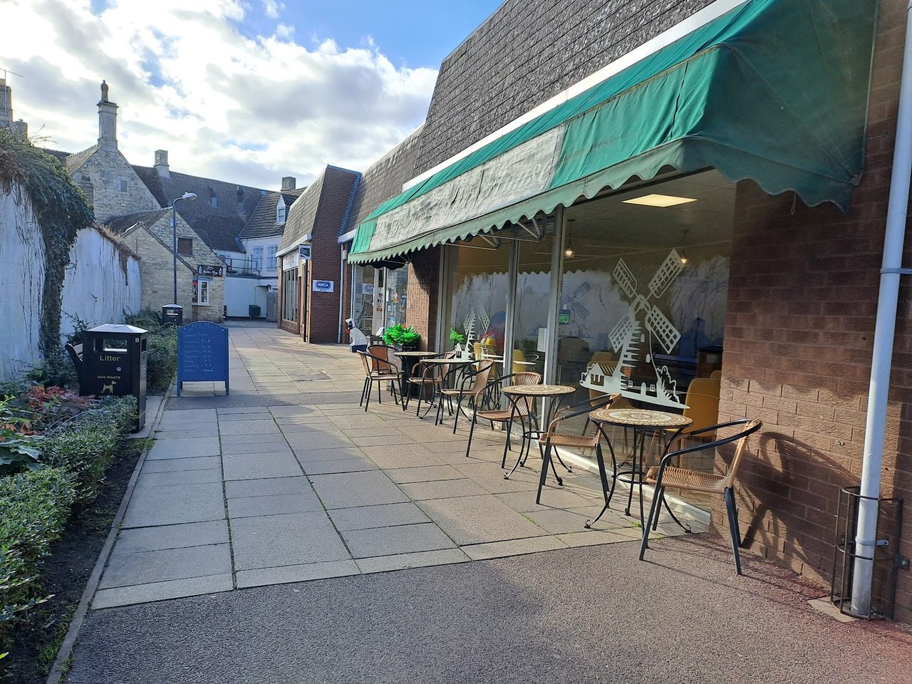 Cafe Mills