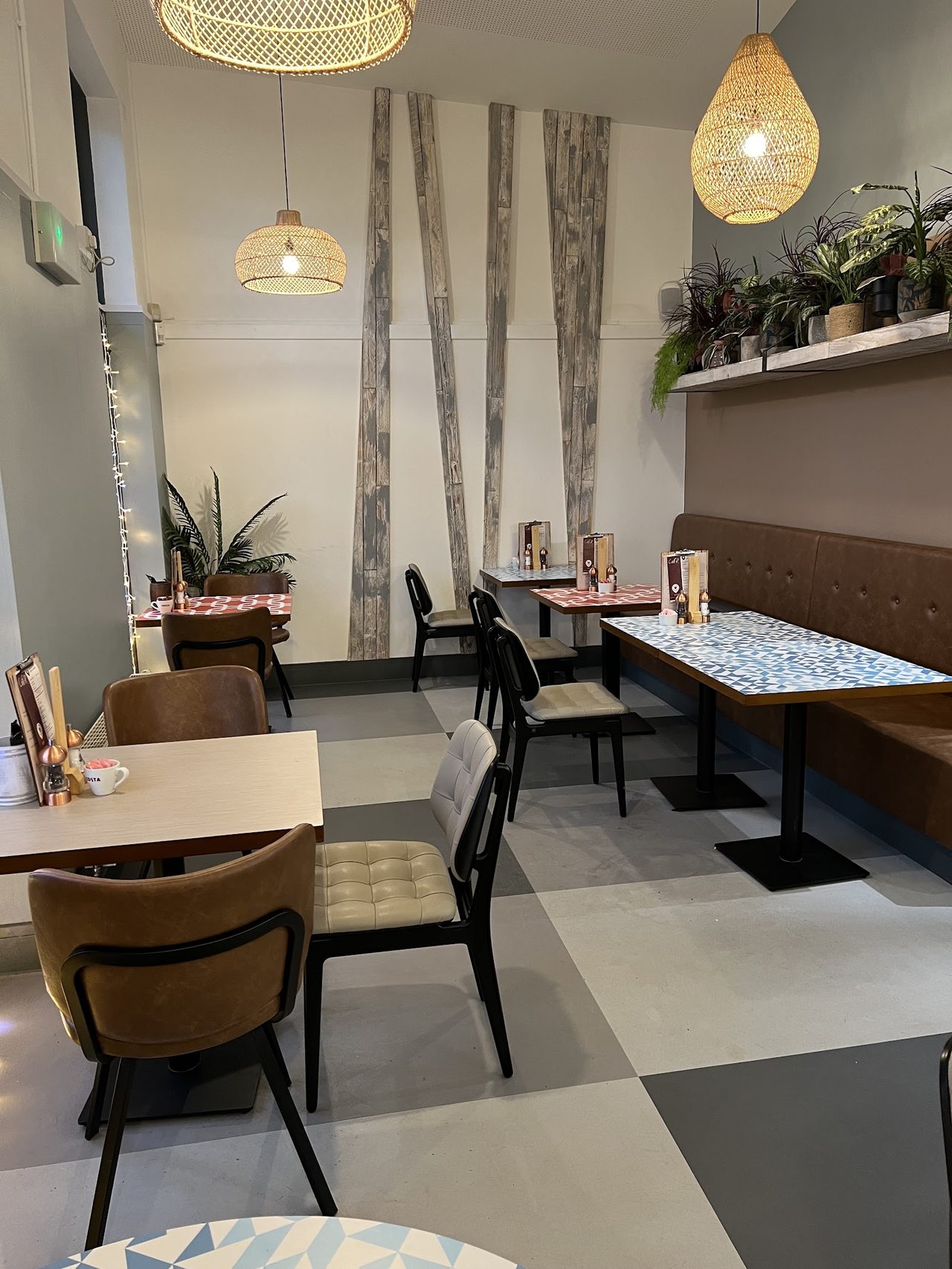 Cafe R