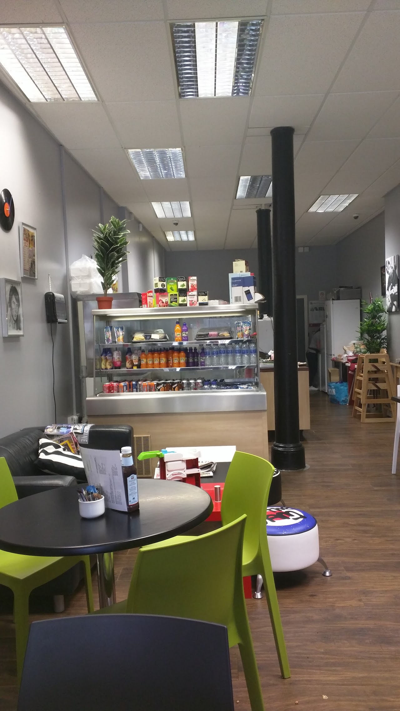 Cafe Retro
