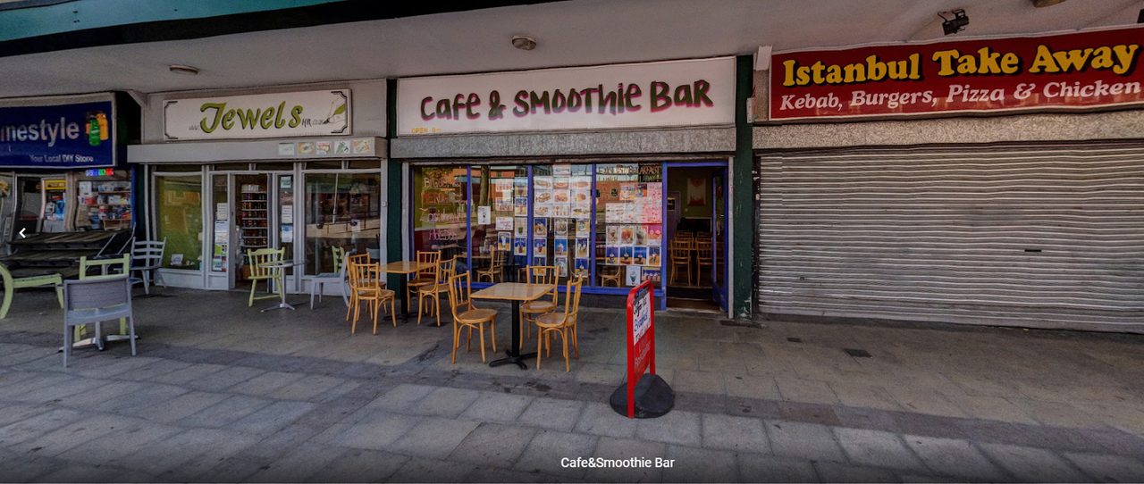 Cafe & Smoothies Bar